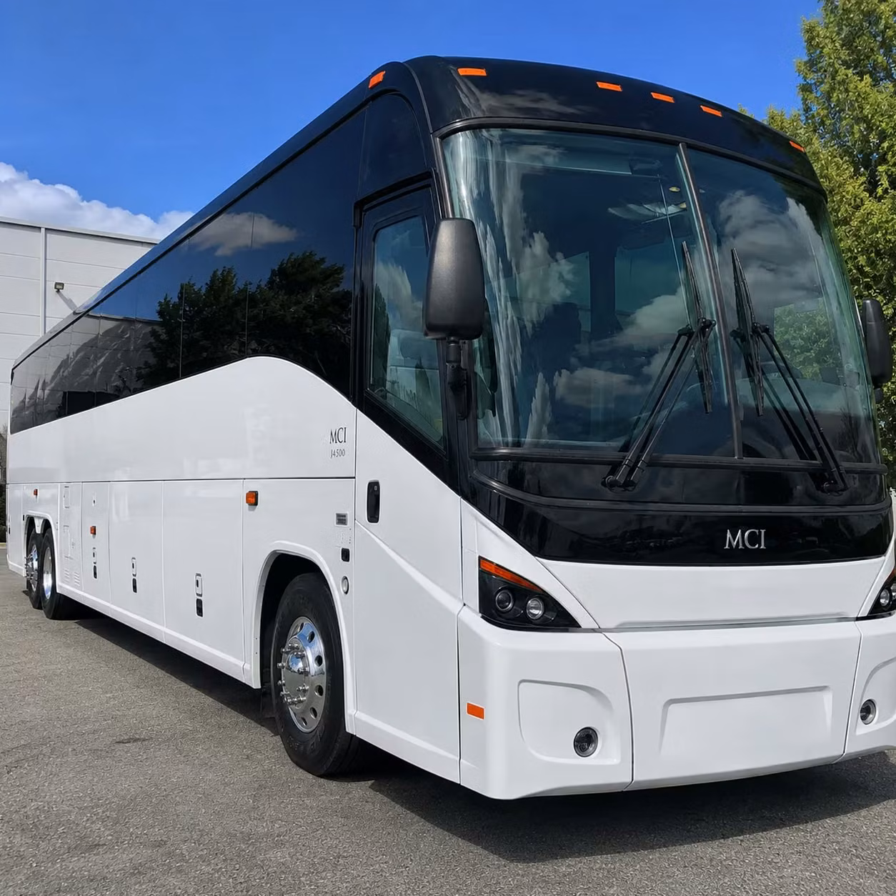 sports teams and school groups traveling through chesapeake airports need reliable buses